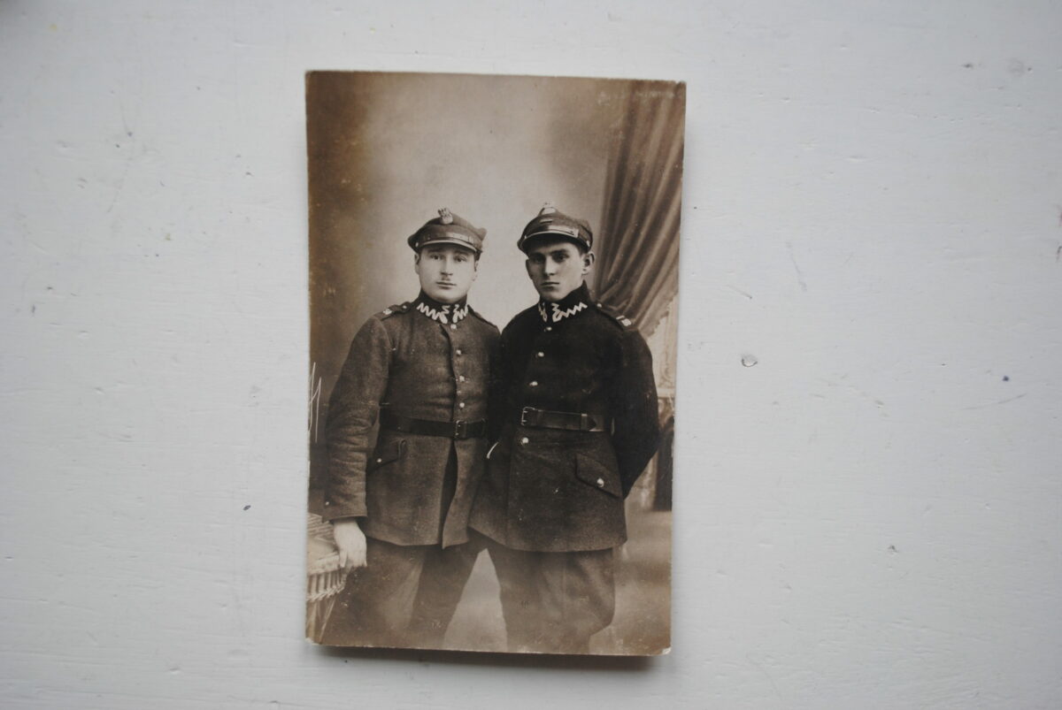 dwóch polskich żołnierzy