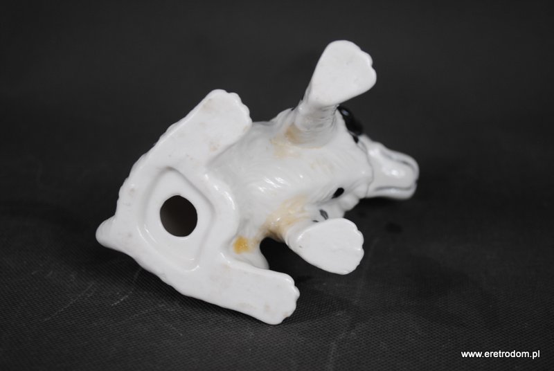 Porcelanowa figurka psa