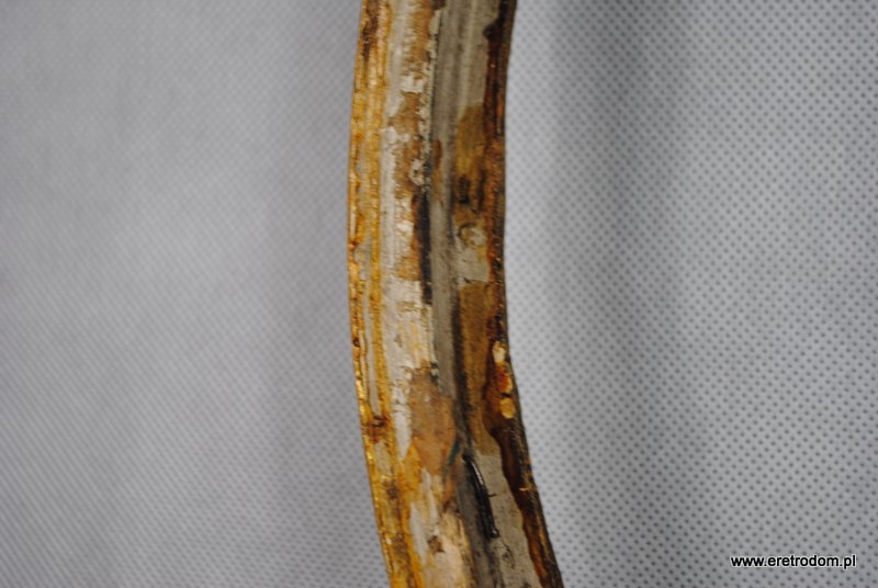 drewniana owalna rama na obraz