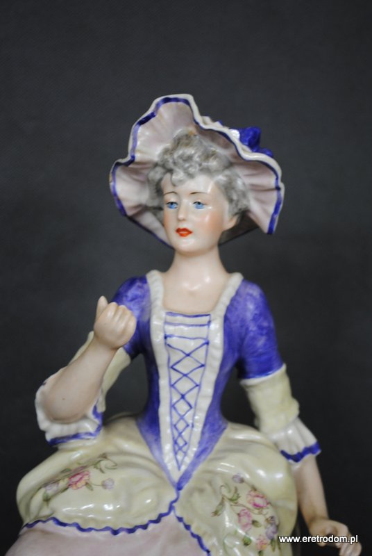 Figura kobieta w kapeluszu