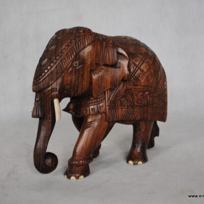 Słoń figura wykonana z drewna