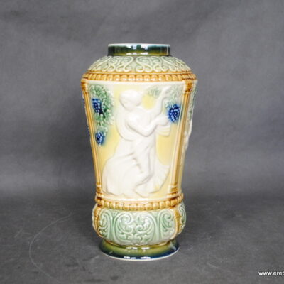 Ceramika wazon z motywem antycznym