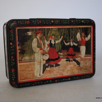 Stroje ludowe pudełko metalowa puszka opakowanie
