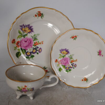 Trio filiżanka spodek talerzyk deserowy